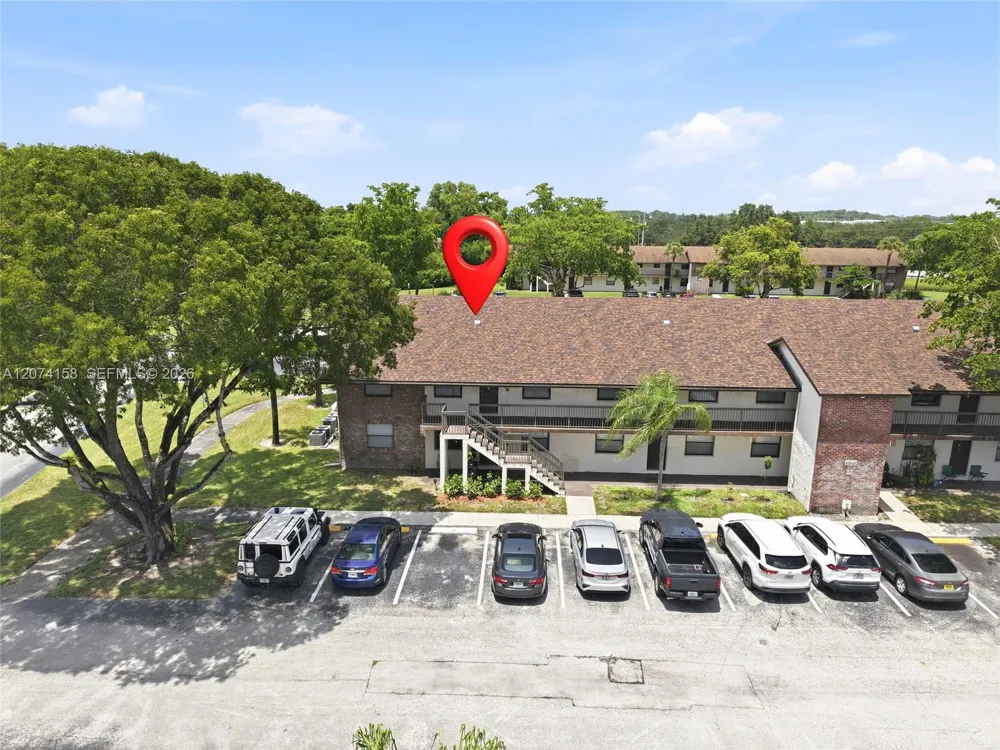 6040 Shakerwood Cir #201 Tamarac, FL 33319