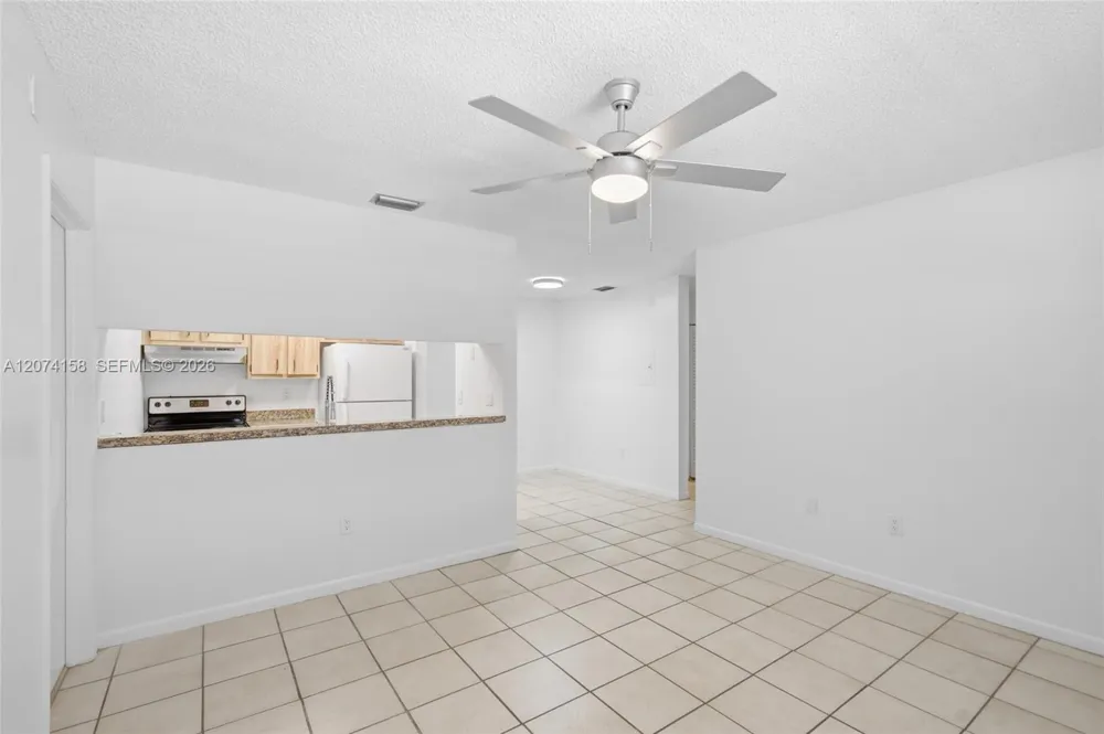 6040 Shakerwood Cir #201 Tamarac, FL 33319