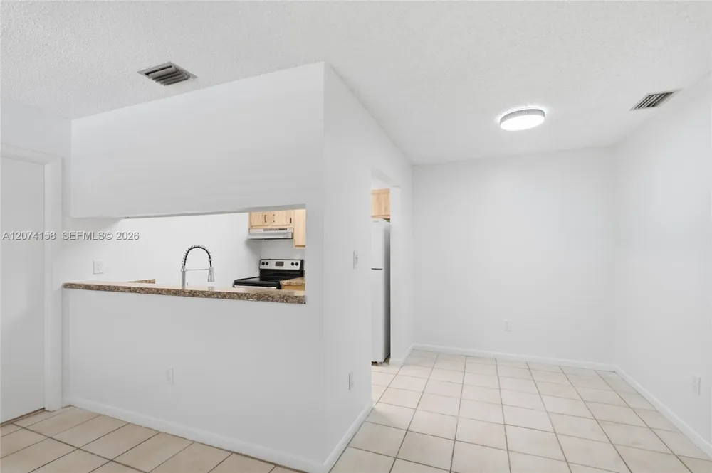 6040 Shakerwood Cir #201 Tamarac, FL 33319