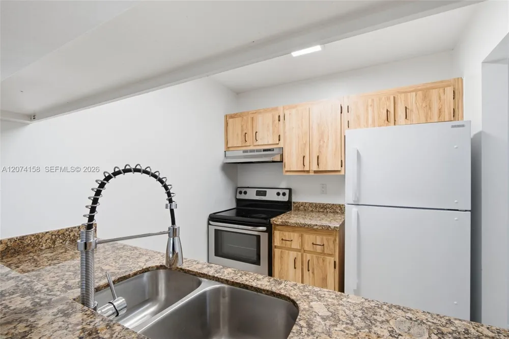 6040 Shakerwood Cir #201 Tamarac, FL 33319