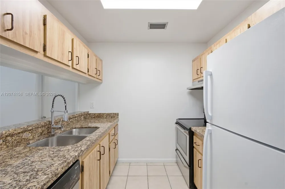 6040 Shakerwood Cir #201 Tamarac, FL 33319