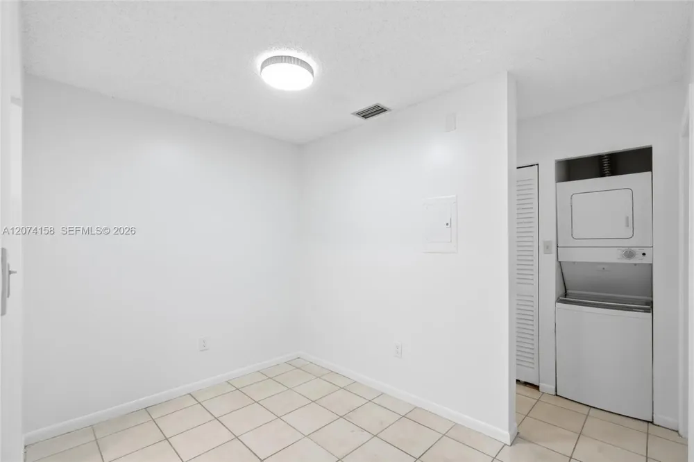 6040 Shakerwood Cir #201 Tamarac, FL 33319