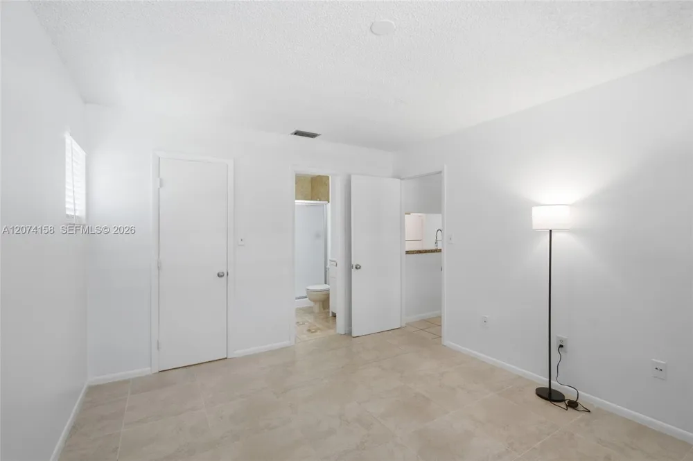 6040 Shakerwood Cir #201 Tamarac, FL 33319