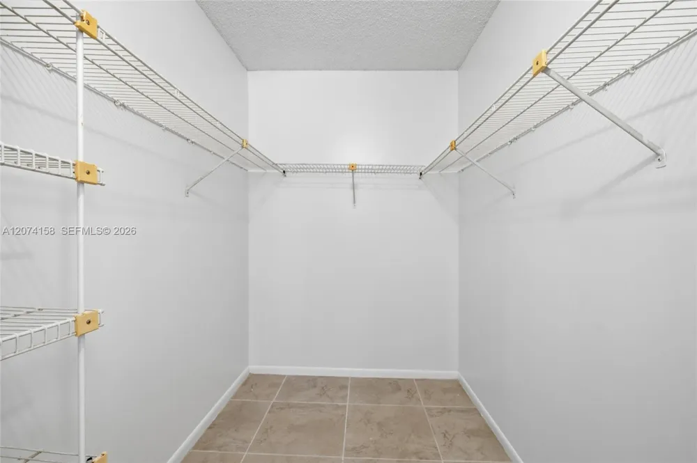 6040 Shakerwood Cir #201 Tamarac, FL 33319