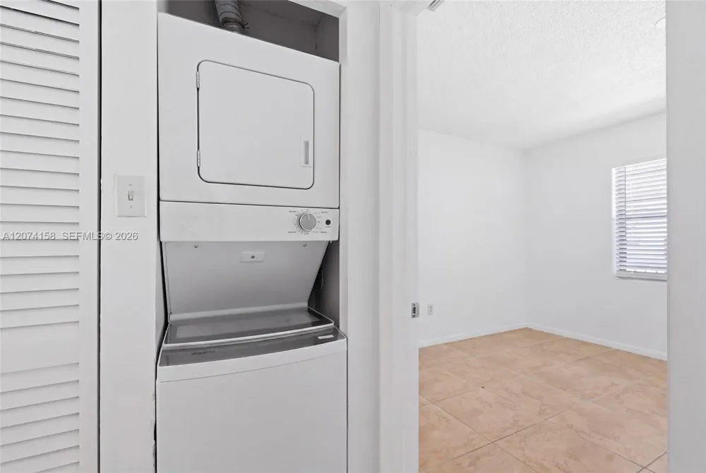 6040 Shakerwood Cir #201 Tamarac, FL 33319