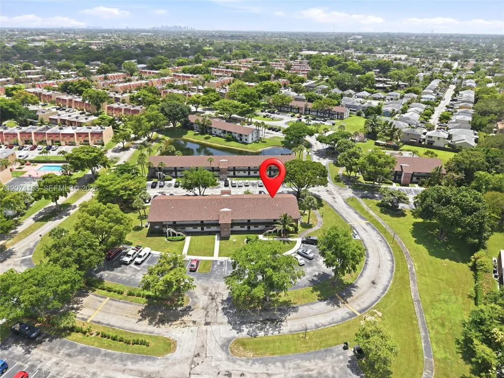 6040 Shakerwood Cir #201 Tamarac, FL 33319