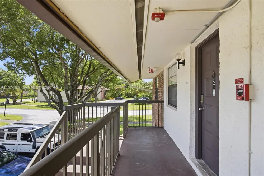 6040 Shakerwood Cir #201 Tamarac, FL 33319