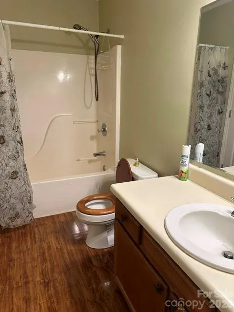 1535 20th Avenue NE Hickory, NC 28601