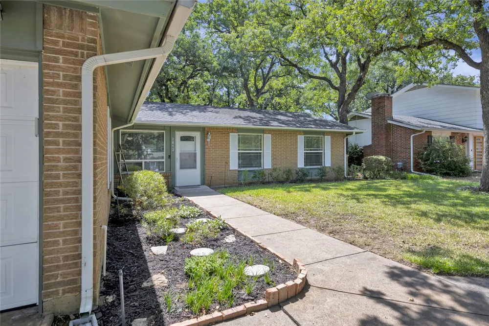 2812 Norwood Lane Arlington, TX 76013