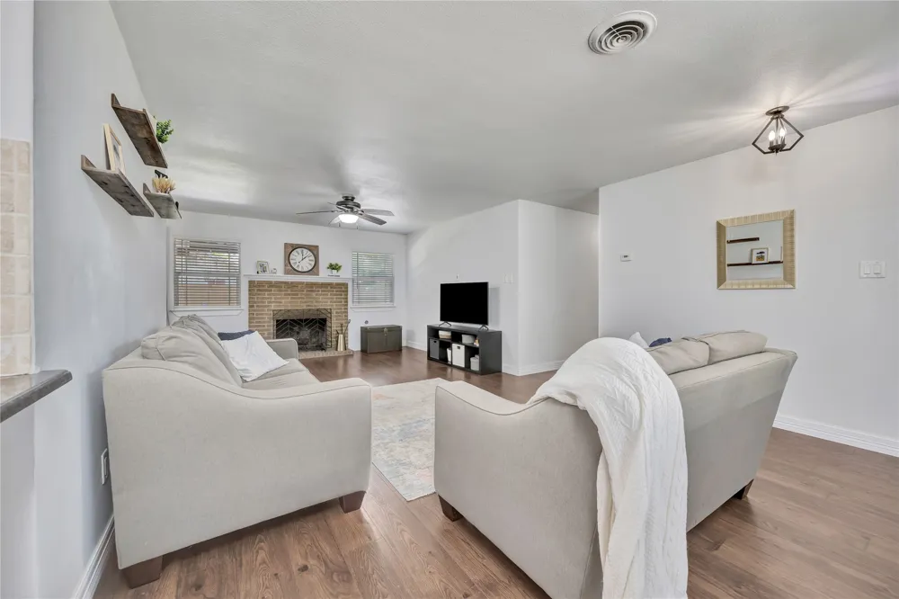 2812 Norwood Lane Arlington, TX 76013