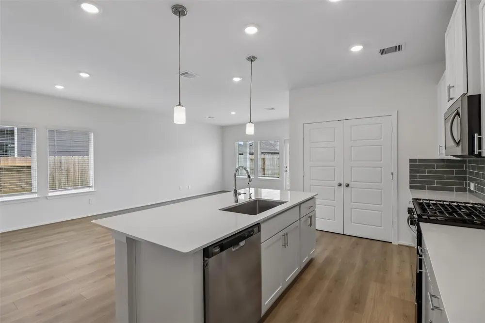 5113 Redbud Valley Drive Pearland, TX 77584