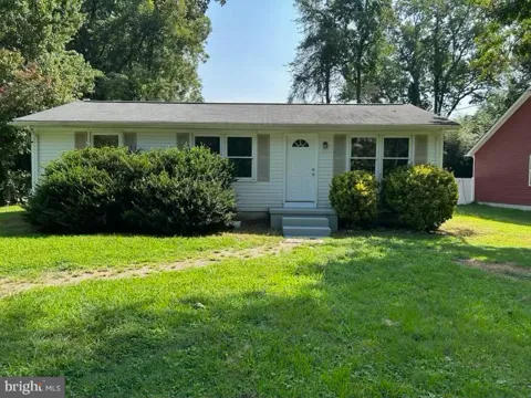 1562 LAKEVIEW DRIVE