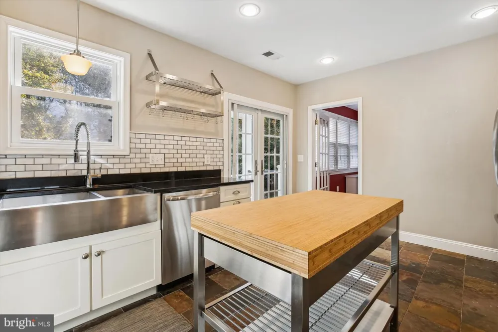 1114 21ST STREET S Arlington, VA 22202