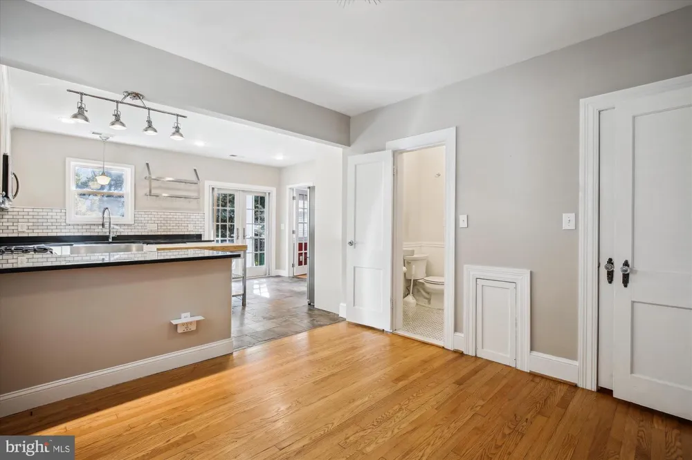 1114 21ST STREET S Arlington, VA 22202
