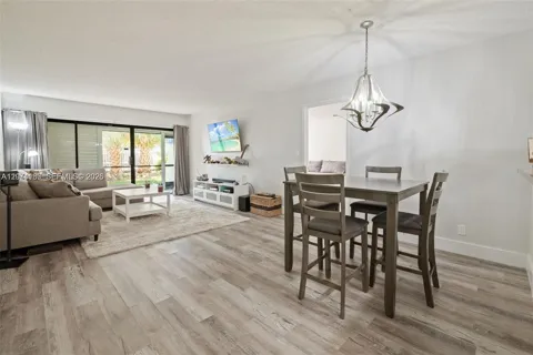 301 Racquet Club Rd #104