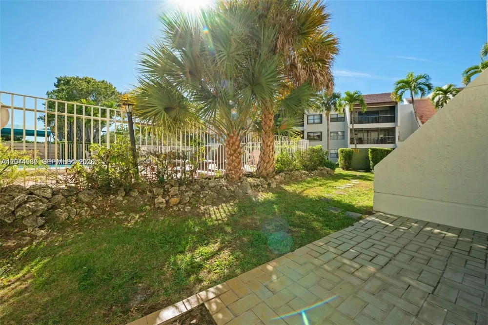 301 Racquet Club Rd #104 Weston, FL 33326