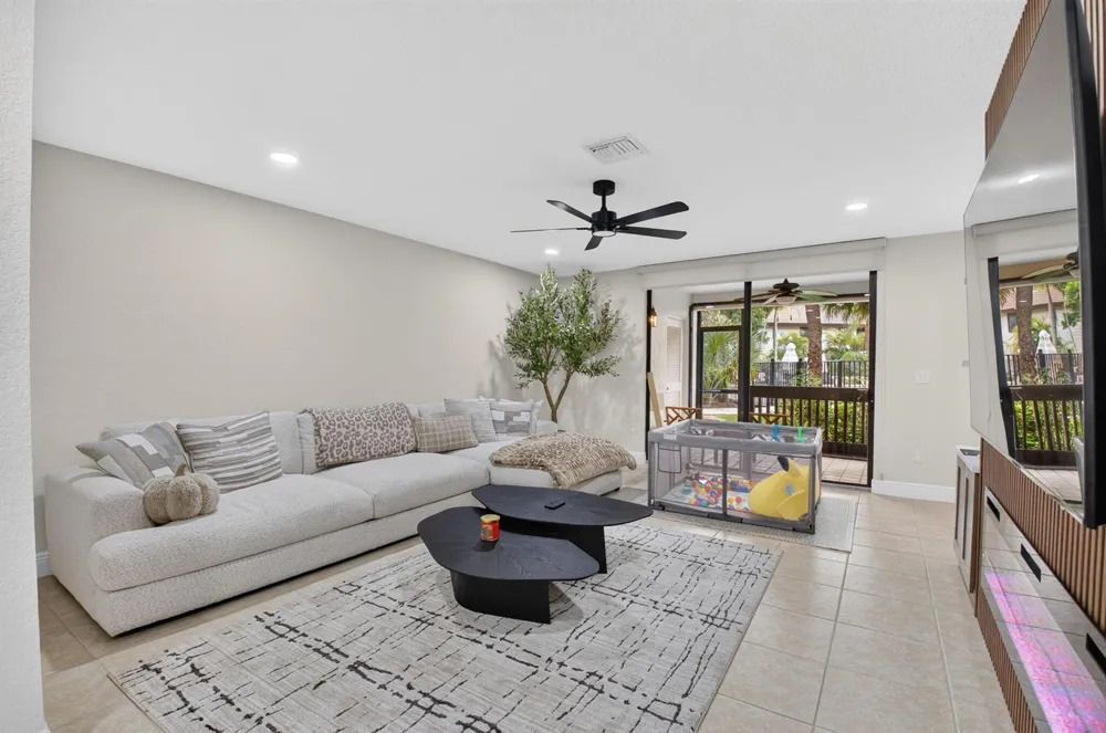 9292 Sabal Ridge Circle #C Boca Raton, FL 33434
