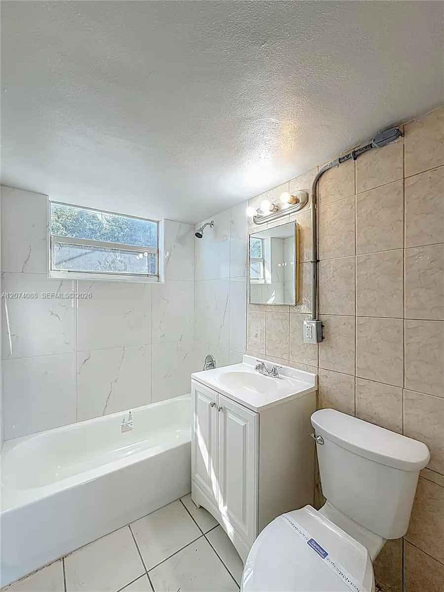 2408 NW 8th St Pompano Beach, FL 33069