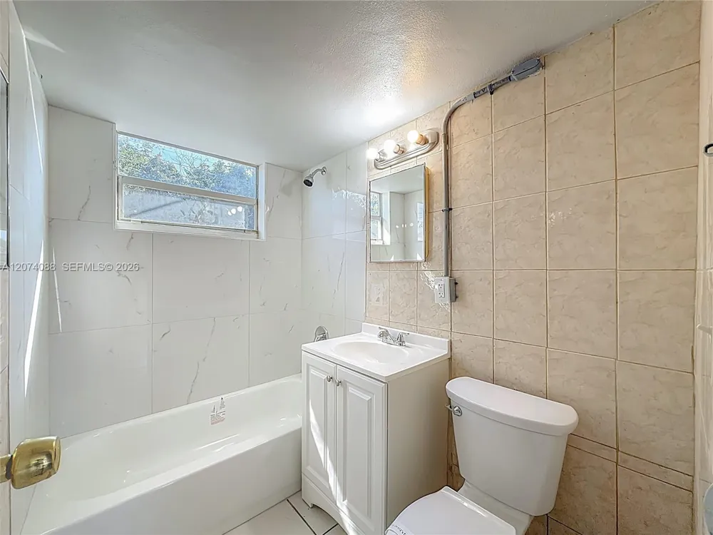 2408 NW 8th St Pompano Beach, FL 33069