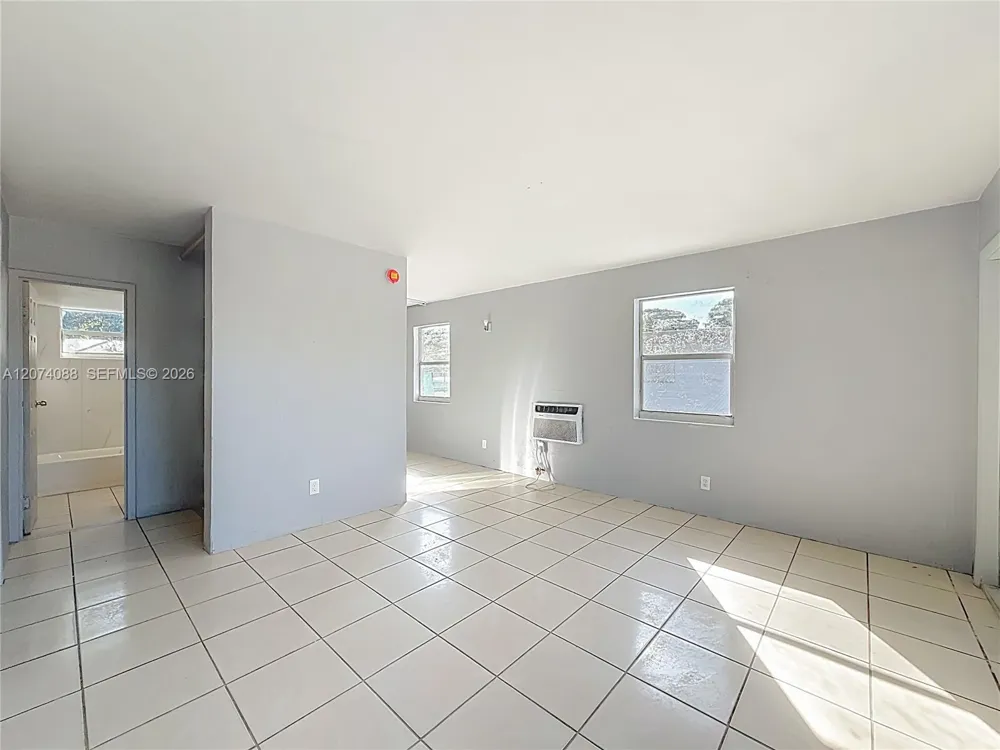2408 NW 8th St Pompano Beach, FL 33069