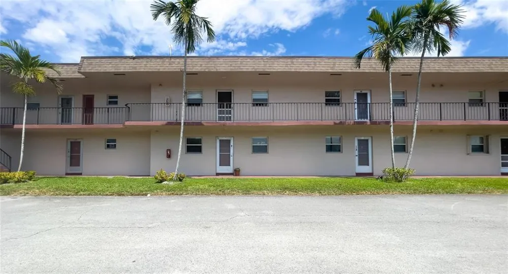 200 BONNIE BOULEVARD #117 Palm Springs, FL 33461