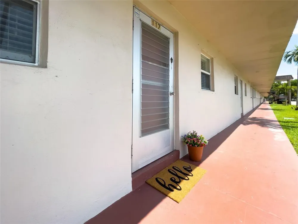200 BONNIE BOULEVARD #117 Palm Springs, FL 33461