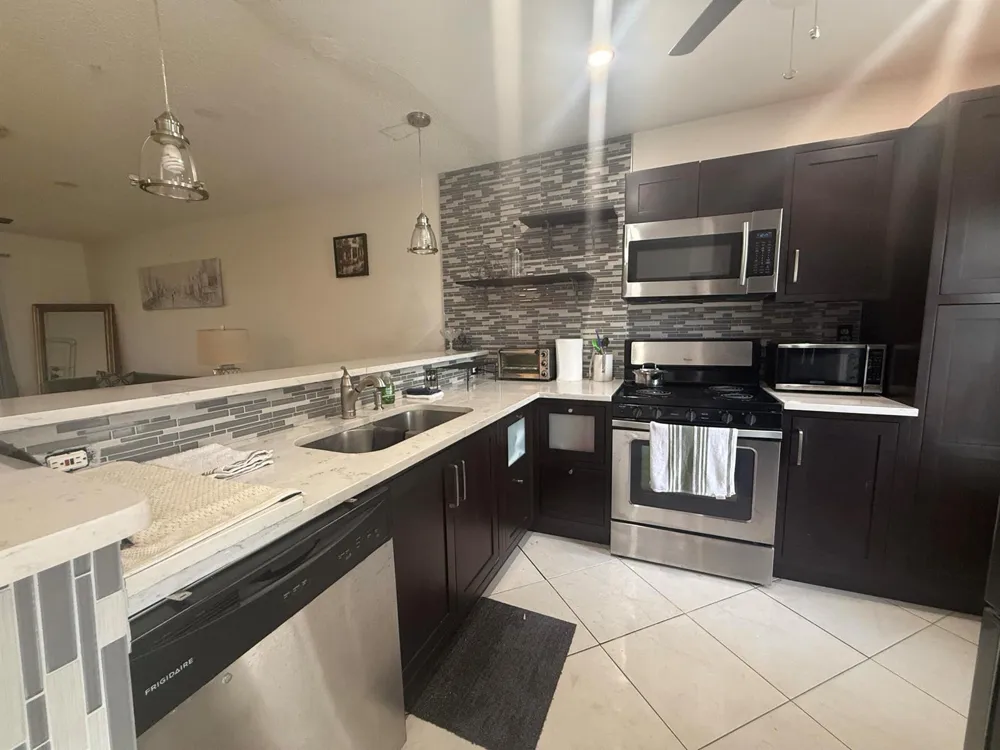 3406 NW 49TH AVENUE #515 Lauderdale Lakes, FL 33319