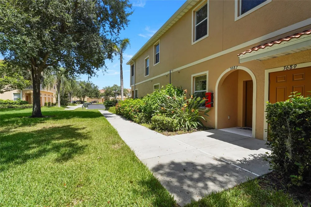 3687 PARKRIDGE CIRCLE #8-106 Sarasota, FL 34243