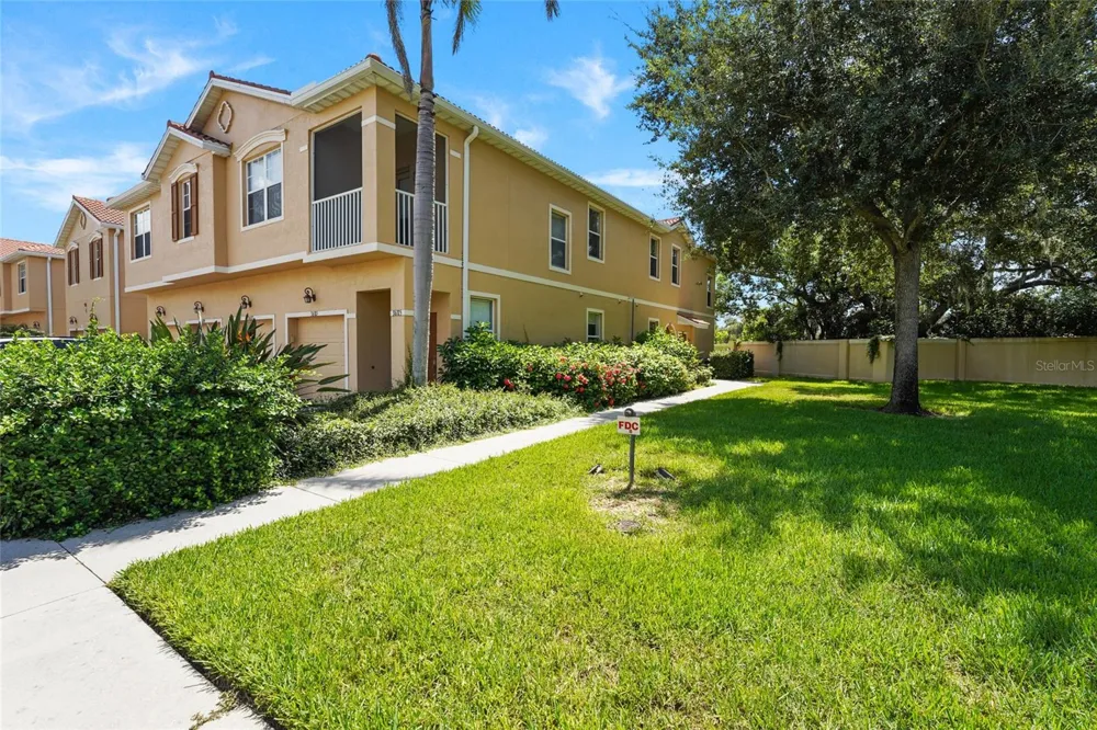 3687 PARKRIDGE CIRCLE #8-106 Sarasota, FL 34243