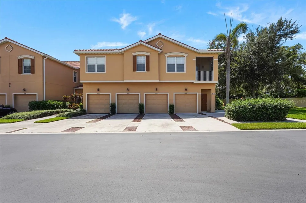 3687 PARKRIDGE CIRCLE #8-106 Sarasota, FL 34243