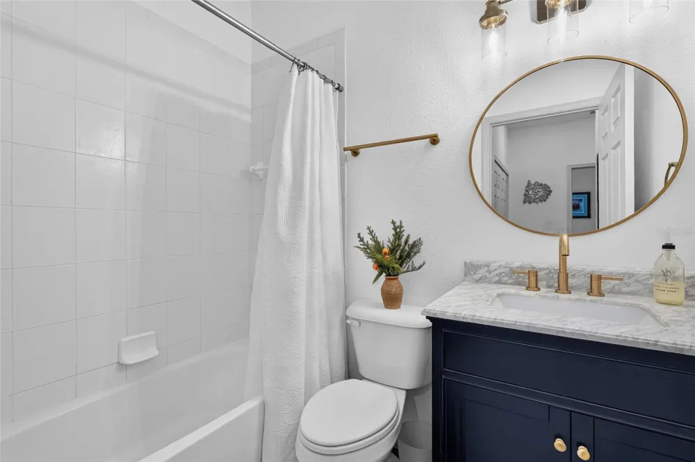 3687 PARKRIDGE CIRCLE #8-106 Sarasota, FL 34243
