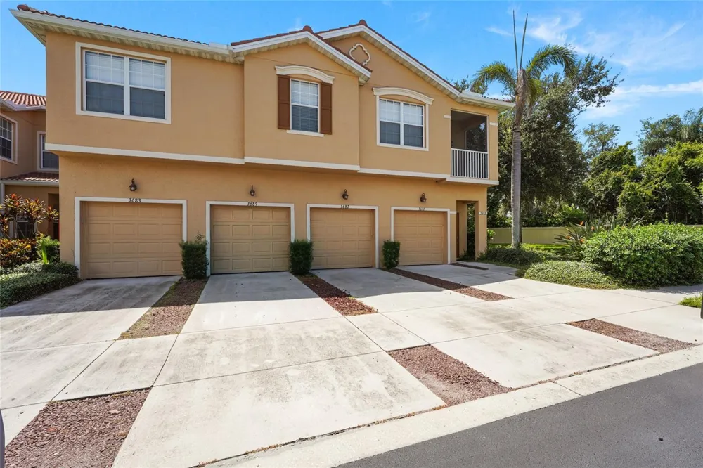 3687 PARKRIDGE CIRCLE #8-106 Sarasota, FL 34243