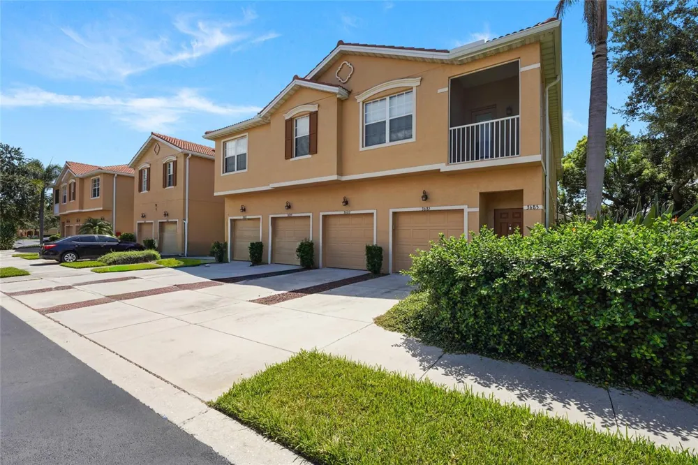 3687 PARKRIDGE CIRCLE #8-106 Sarasota, FL 34243