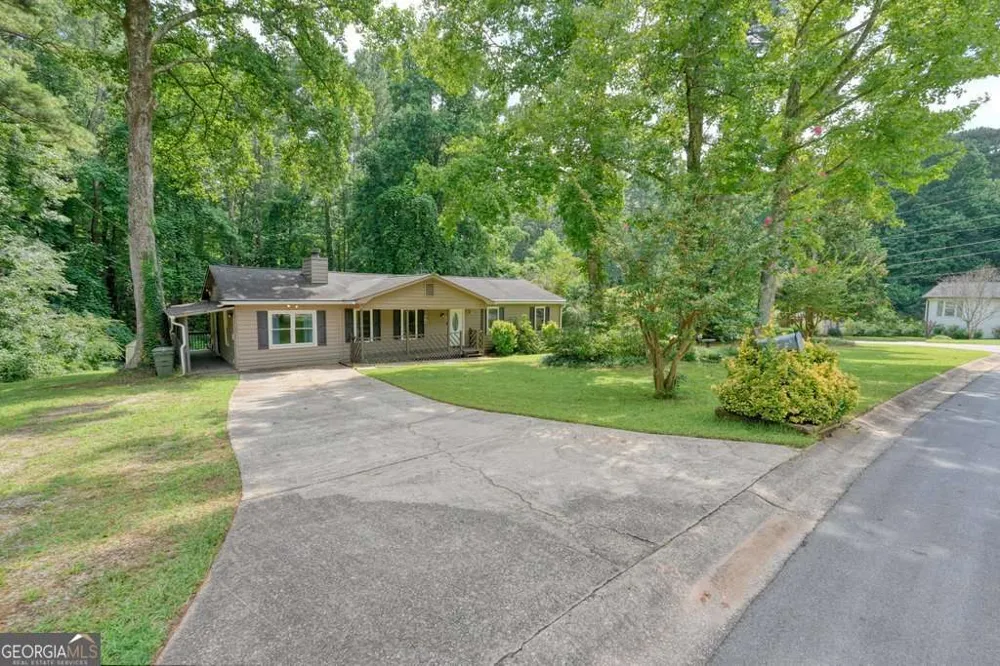 16 Allen LN Dallas, GA 30157