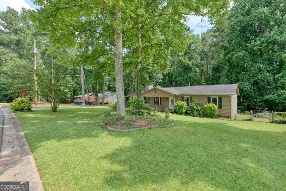 16 Allen LN Dallas, GA 30157