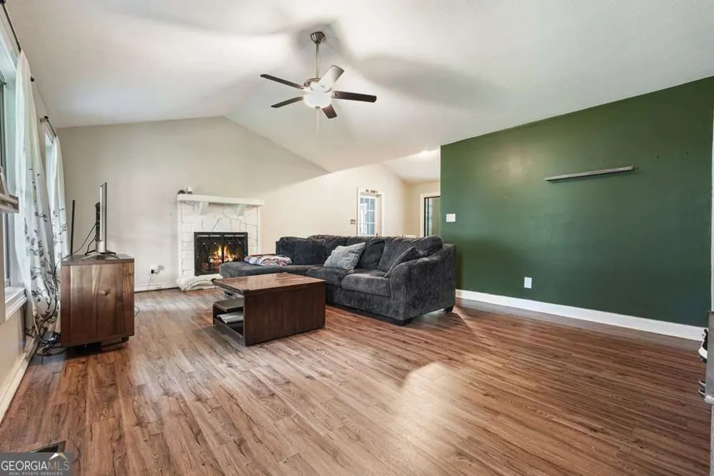 16 Allen LN Dallas, GA 30157