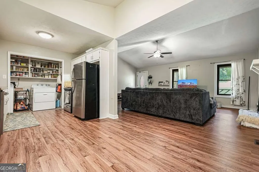 16 Allen LN Dallas, GA 30157