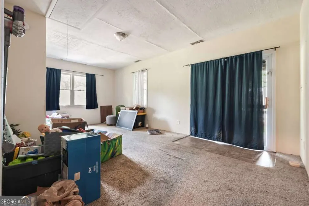 16 Allen LN Dallas, GA 30157