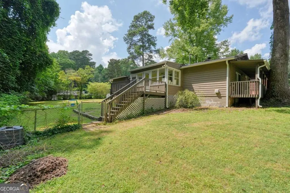 16 Allen LN Dallas, GA 30157