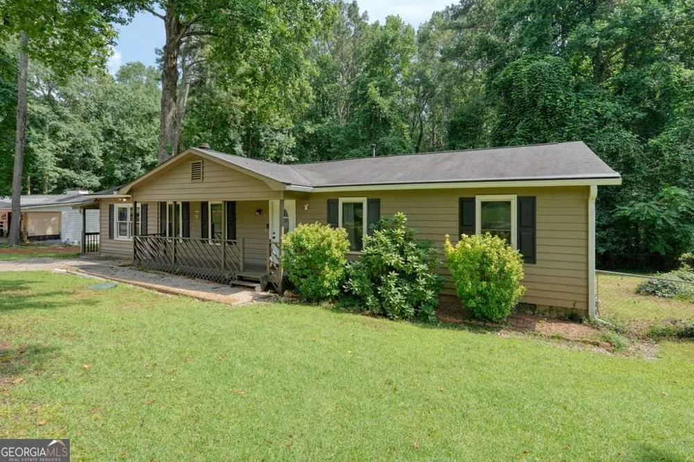 16 Allen LN Dallas, GA 30157