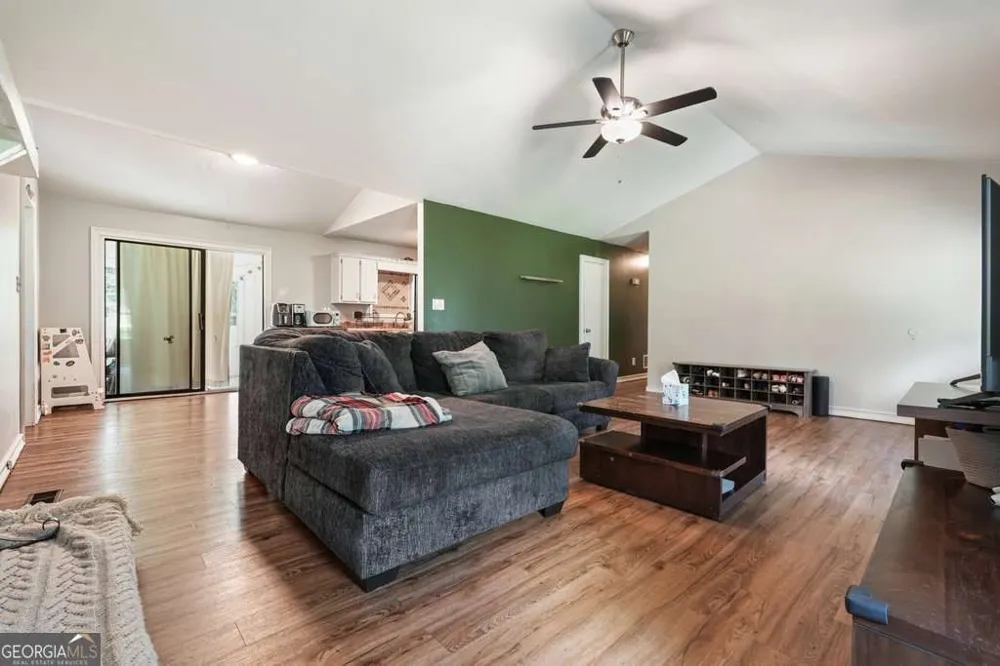 16 Allen LN Dallas, GA 30157