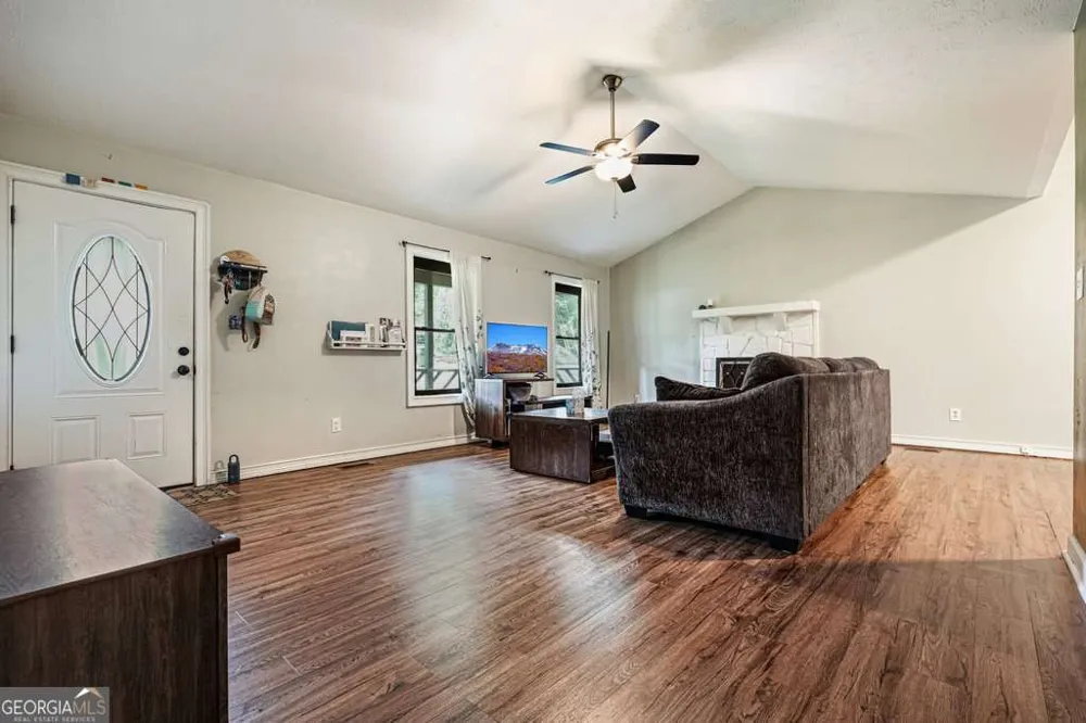16 Allen LN Dallas, GA 30157