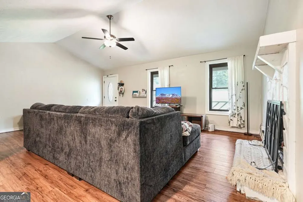 16 Allen LN Dallas, GA 30157