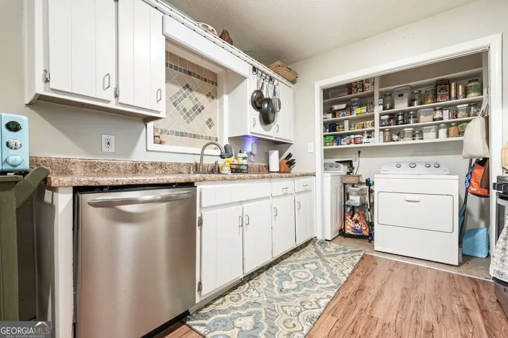 16 Allen LN Dallas, GA 30157