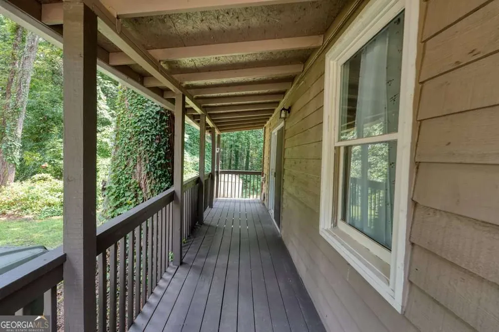 16 Allen LN Dallas, GA 30157