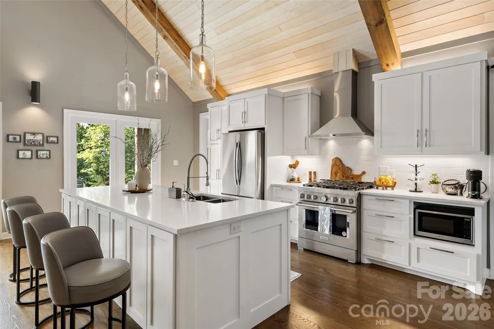 6521 Lake James Road Marion, NC 28752