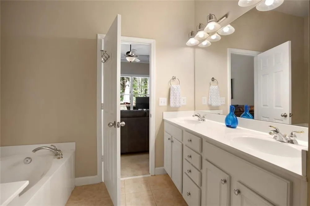 1404 Lexington DR Roswell, GA 30075