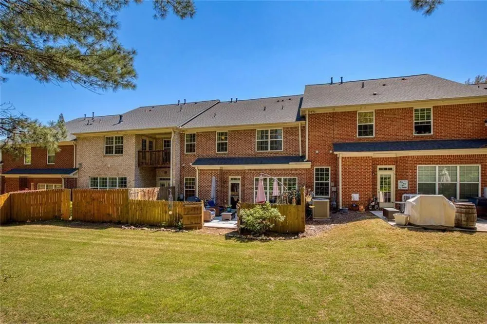 1404 Lexington DR Roswell, GA 30075