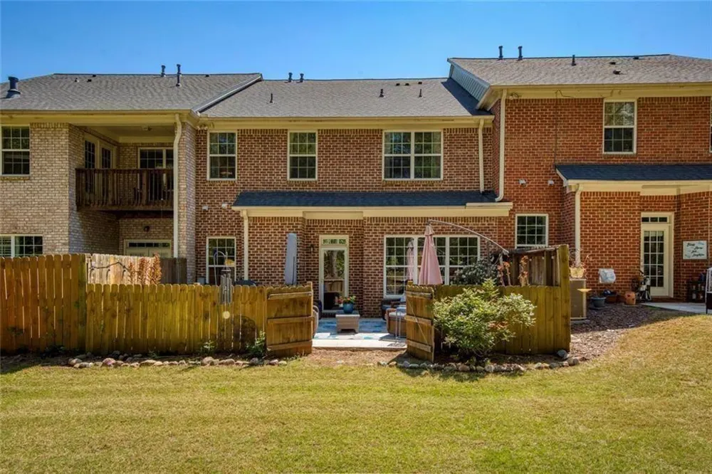 1404 Lexington DR Roswell, GA 30075