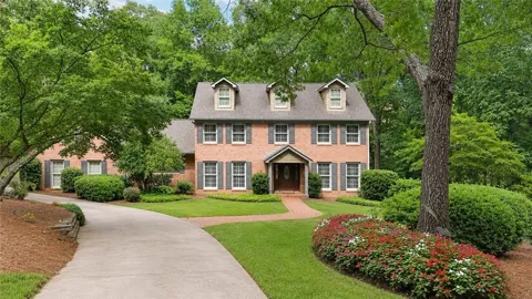 8 Saddle Trail SE